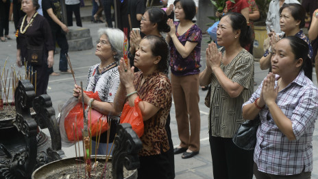 Sinh hoạt tín ngưỡng ở Việt Nam bùng nổ những năm qua